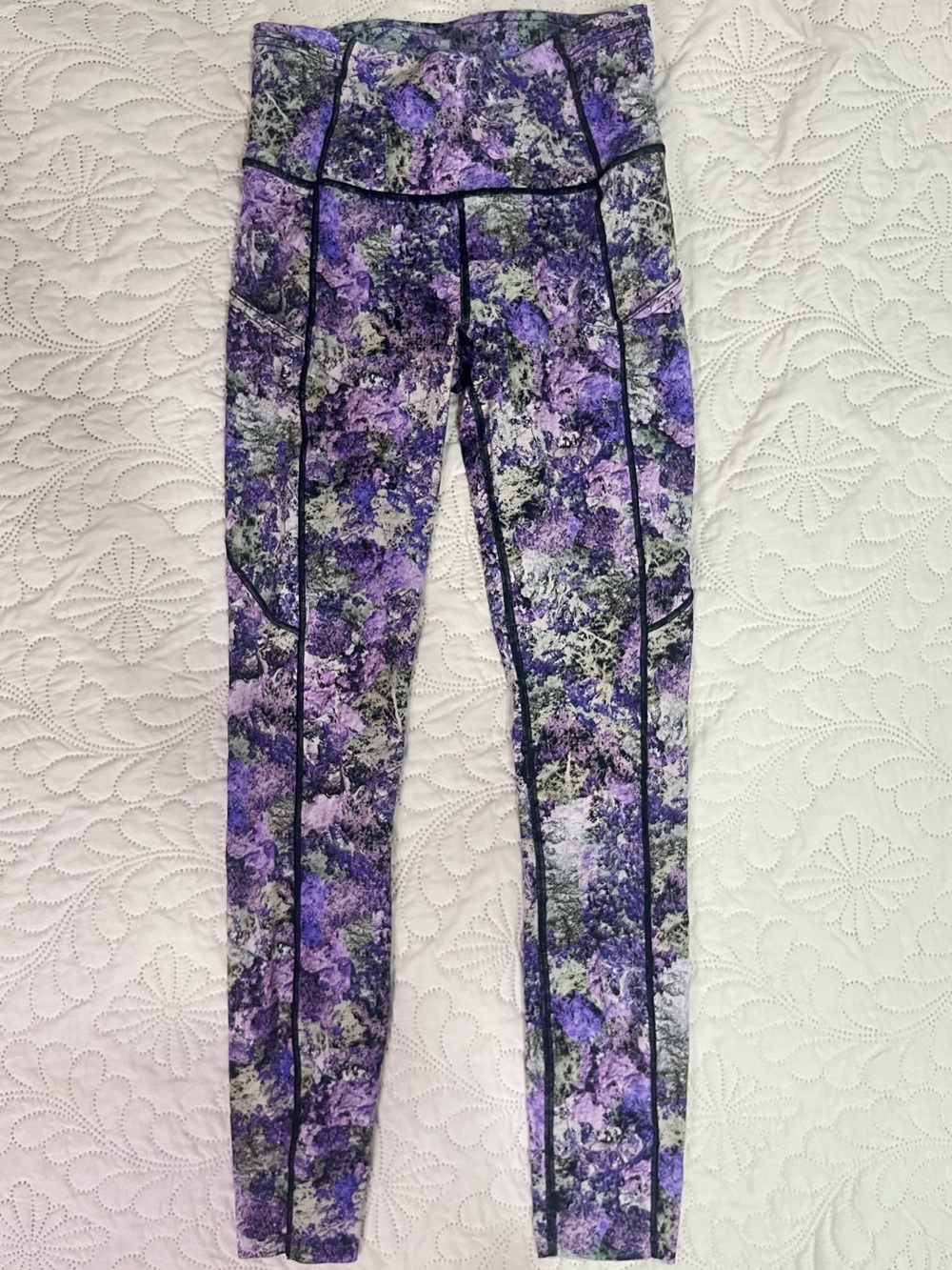 Woman’s Lululemon Vivid Vision Multi Black Fast Free 7/8 Tight II  Reflective 4